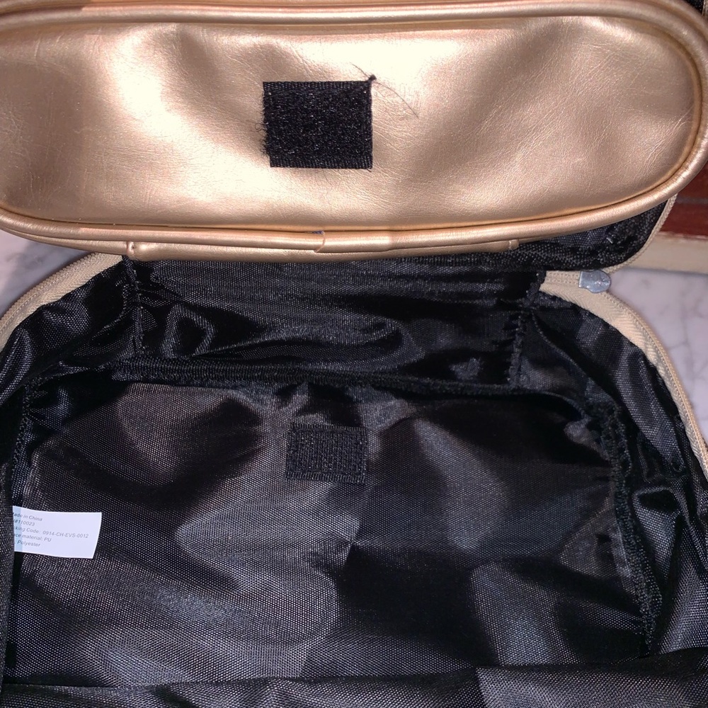 💕ZIPPERED GOLD COSMETIC/JEWELRY BAG💕NEVER USED!!EXCELLENT CONDITION!! - Picture 6 of 7